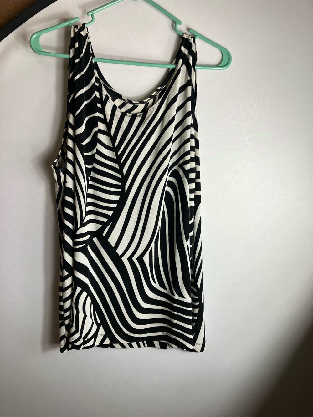 Trendy Zebra-Stripe Sleeveless Tank Top - Anacara - Black & White - Picture 5 of 7